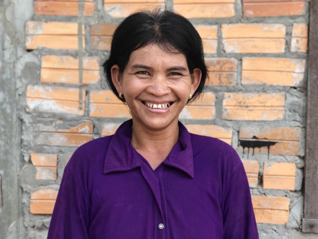 LOYLOYのカンボジアの女性職人